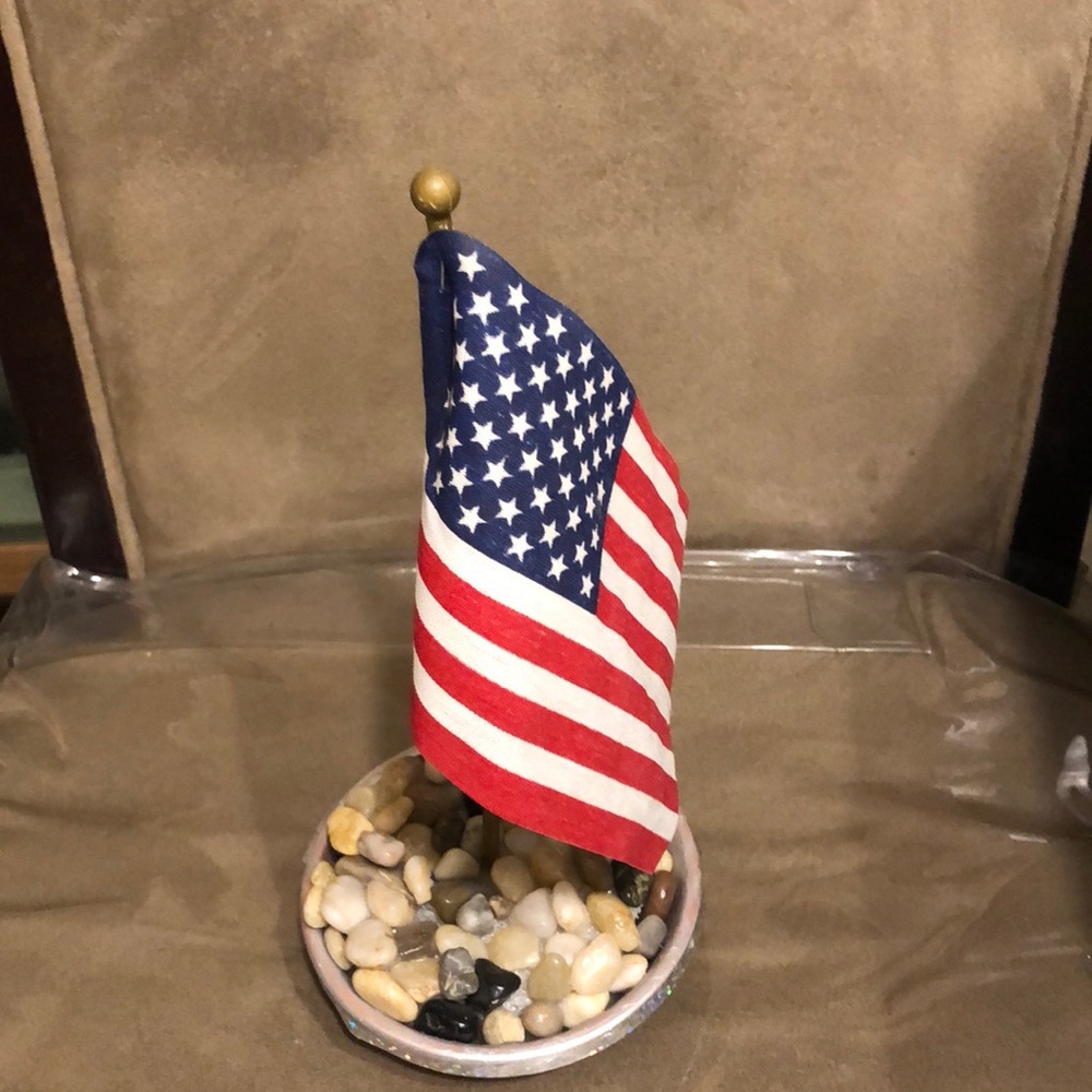 American Flag 🇺🇸 Rock Garden - Picture 1 of 7